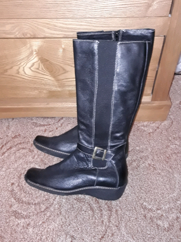 size 8 wide fit boots